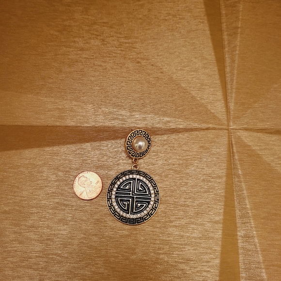 Pearl and Rhinestone Gold Earrings - Picture 2 of 2